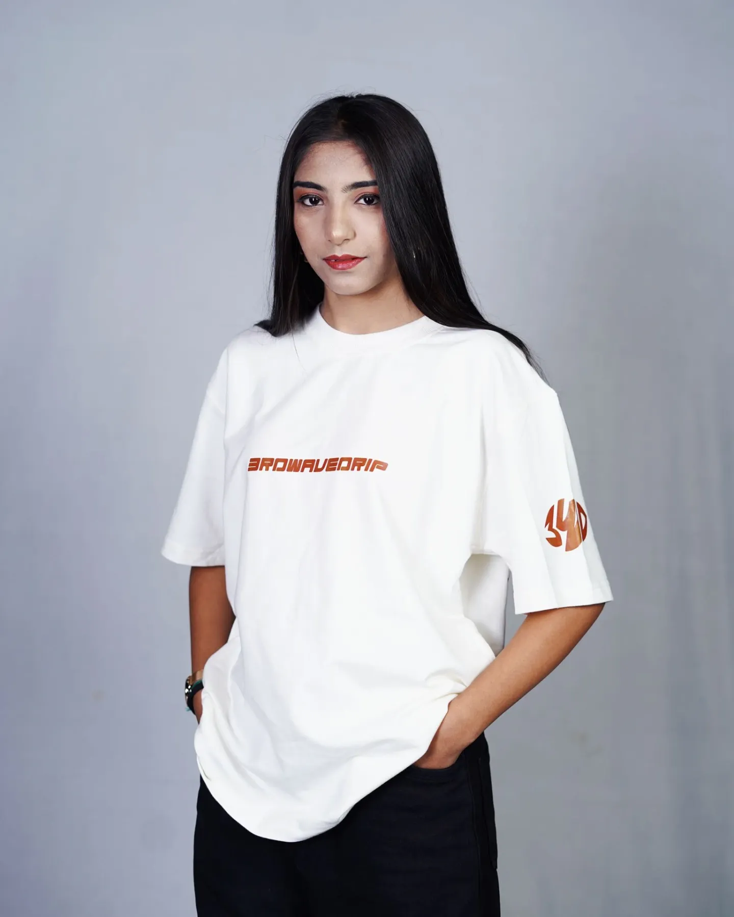 OVERSIZED WHITE LOVE IS BLIND TEE